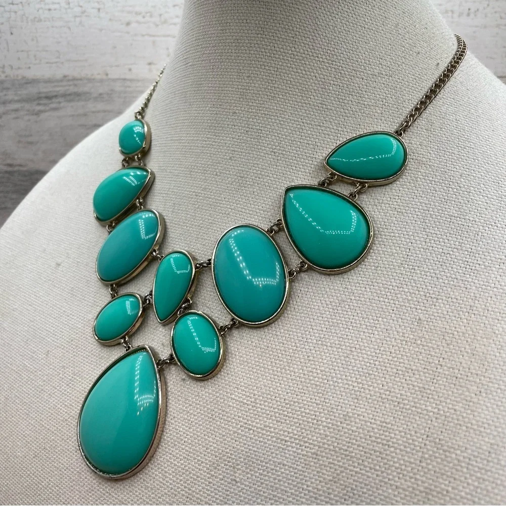 Beautiful Unsigned Blue Tear Drop Lucite Statement Silver Tone Necklace